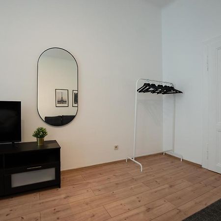 Lovely 1-Bedroom Apartment Next To Praterstern Wiedeń Zewnętrze zdjęcie