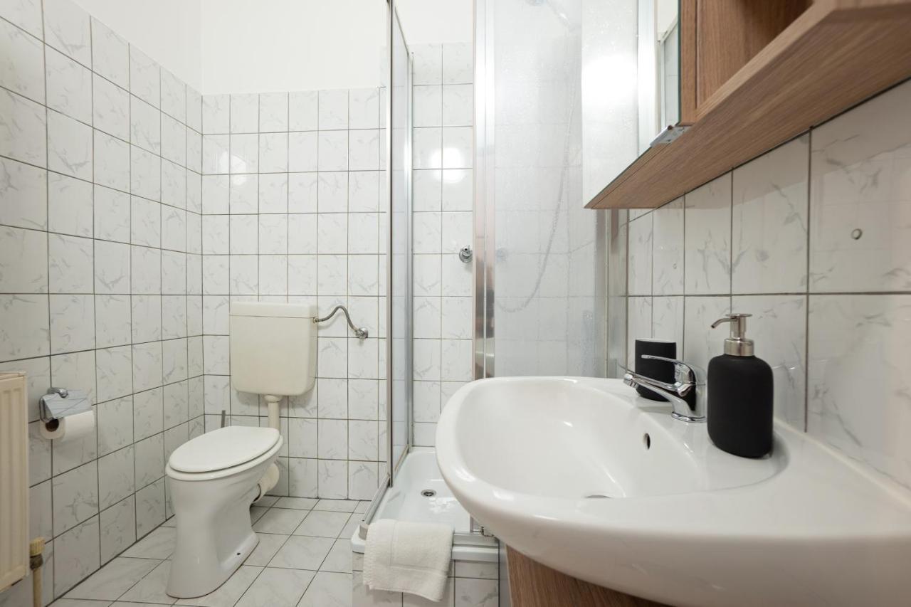 Lovely 1-Bedroom Apartment Next To Praterstern Wiedeń Zewnętrze zdjęcie