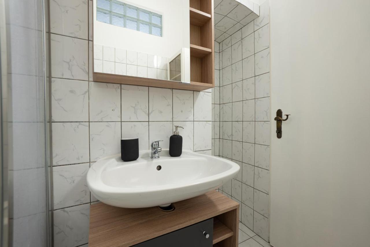 Lovely 1-Bedroom Apartment Next To Praterstern Wiedeń Zewnętrze zdjęcie