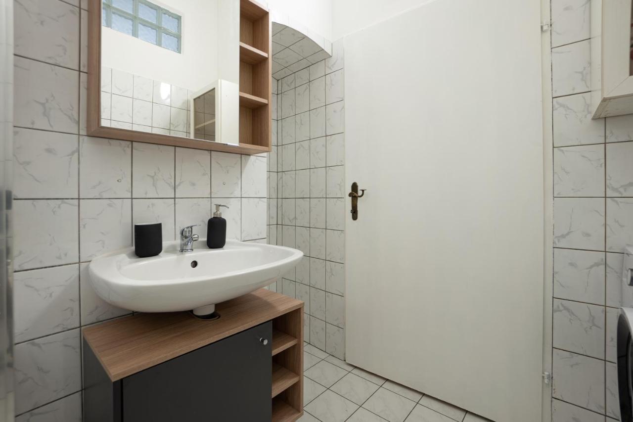 Lovely 1-Bedroom Apartment Next To Praterstern Wiedeń Zewnętrze zdjęcie