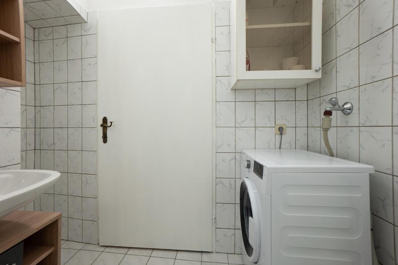 Lovely 1-Bedroom Apartment Next To Praterstern Wiedeń Zewnętrze zdjęcie