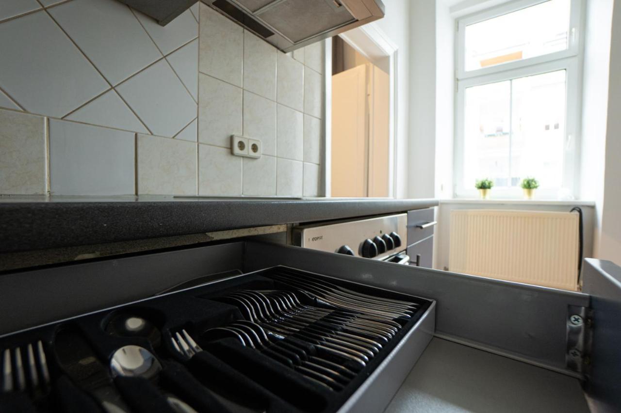 Lovely 1-Bedroom Apartment Next To Praterstern Wiedeń Zewnętrze zdjęcie